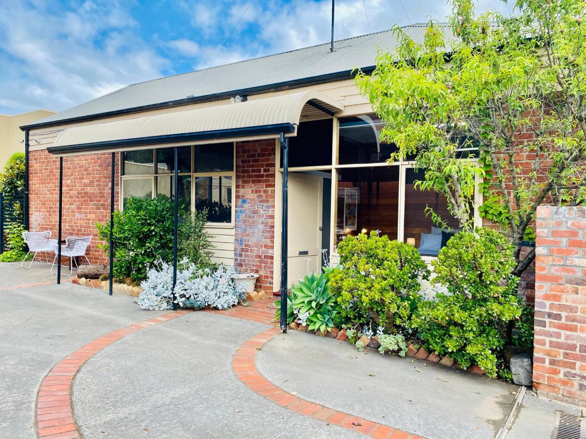 The Morrison Stables Apartment Geelong Bagian luar foto